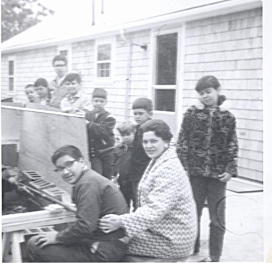 o17e.jpg - Visiting uncle Pete on Cape Cod. In the front, George, Mom,cousin Chrisoula, May 1968