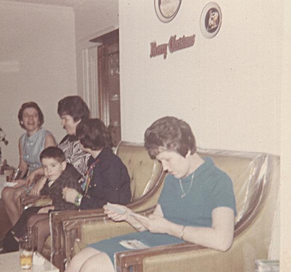 o19f.jpg - The family getting together at Christmas 1968. From the left, Aunt Betty, Aunt Dina, cousin Demo, cousin Chrisoula, and aunt Voula