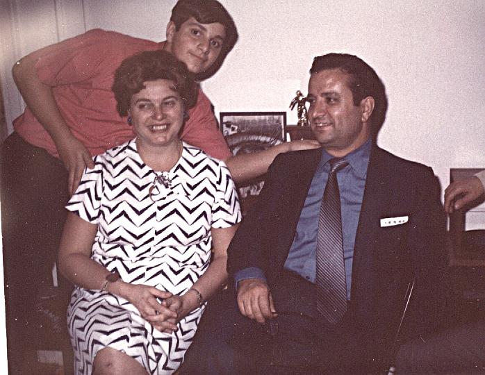 o35b.jpg - Gregory, Mom and Dad