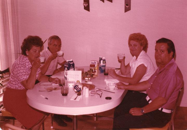 p134.jpg - Aunt Pauline, Uncle John, Mom and Dad having breakfast in Maryland, August 1982.