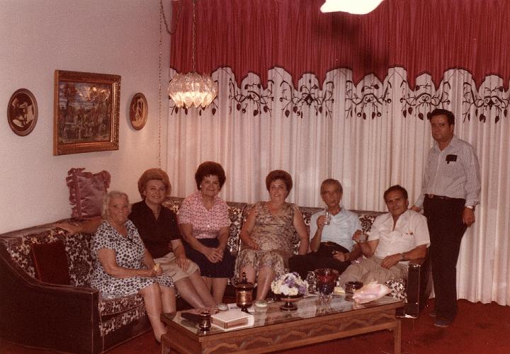 p144.jpg - Giagia Kiki, Mom, Aunt Pauline, theia Euaggelio, Uncle John, theio Thoma, and Dad, September 1982.