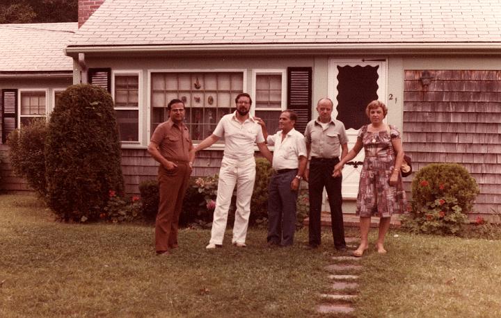 p145.jpg - Dad, me, theio Thoma, Uncle Pete, and theia Euaggelio at Uncle Pete's house on Cape Cod, September 1982.