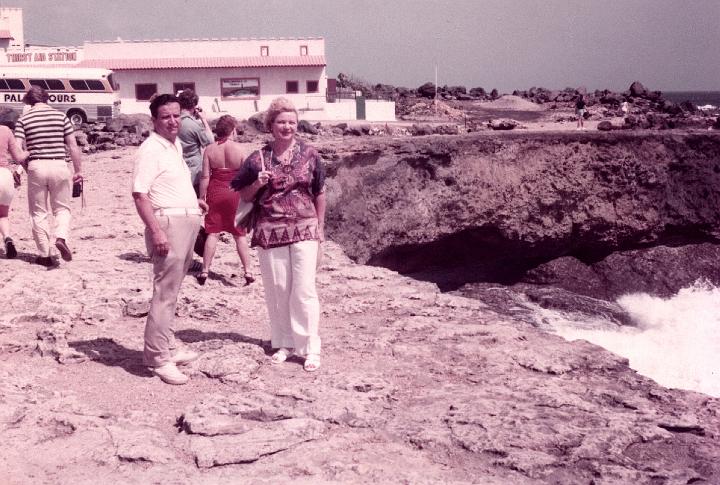 r024.jpg - Mom and dad in Acapulco, Mexico, Oct. 1983.