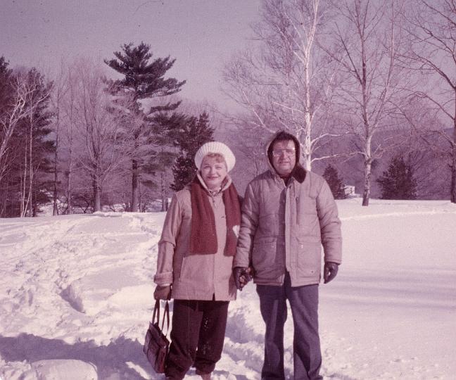 r009.jpg - Mom and Dad in upstate New York.