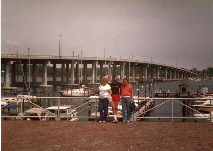 r064.jpg - Pier 7 Marina on the South River with the Route 2 bridge in the distance, 1988.