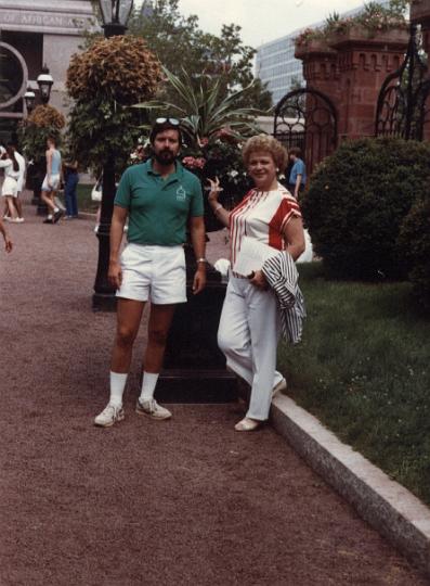 r072.jpg - Mom and Lou at the Smithsonian Castle in Washington, DC, 1988