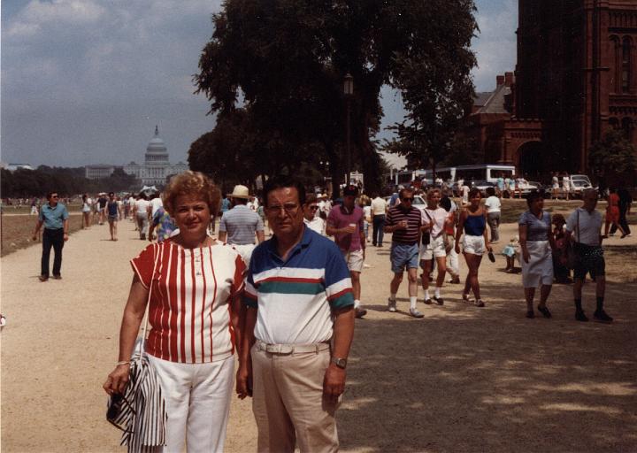 r073.jpg - Mom and Dad on the National Mall, 1988.