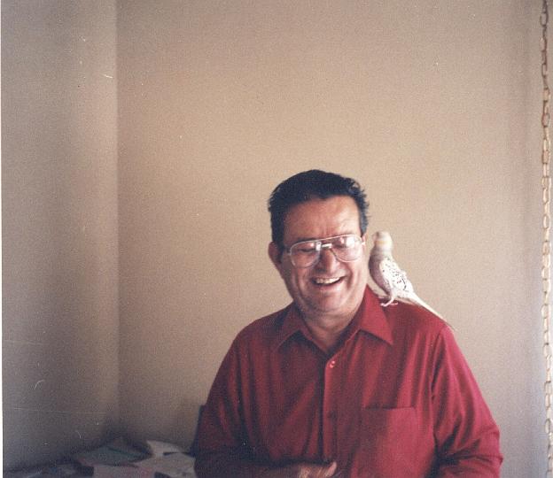 r105.jpg - Dad with Mr. Peabody the parokeet, 1992.