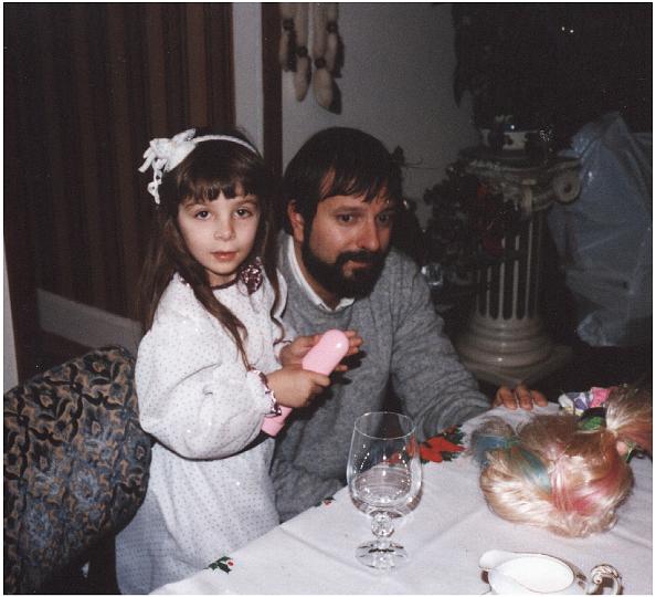 r109.jpg - Cathy combing uncle Louis' hair. 1991.