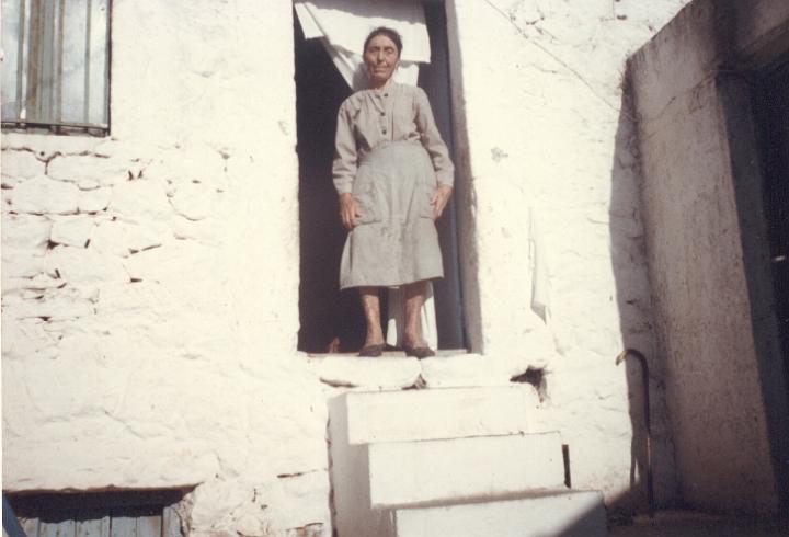 r115.jpg - My father's aunt Stavroula at the doorstep of her house in Kokkala, 1990.