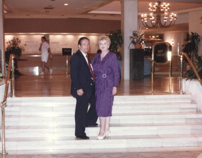 r120.jpg - Mom and Dad at Paradise Island in the Bahamas, 1991.