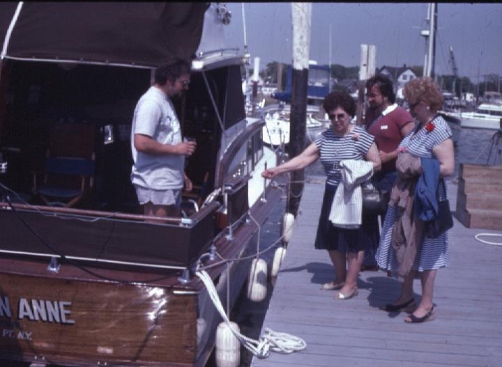 s008.jpg - Family outing on my cousins' boat, May 1987