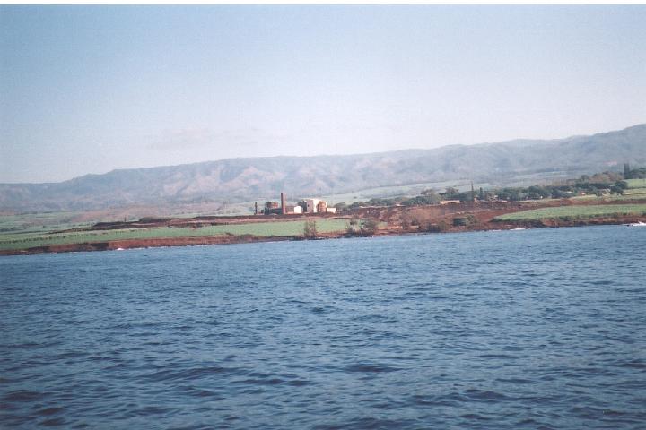 h007.jpg - Gay & Robinson Sugar Mill, the only sugar mill still operating on the island.