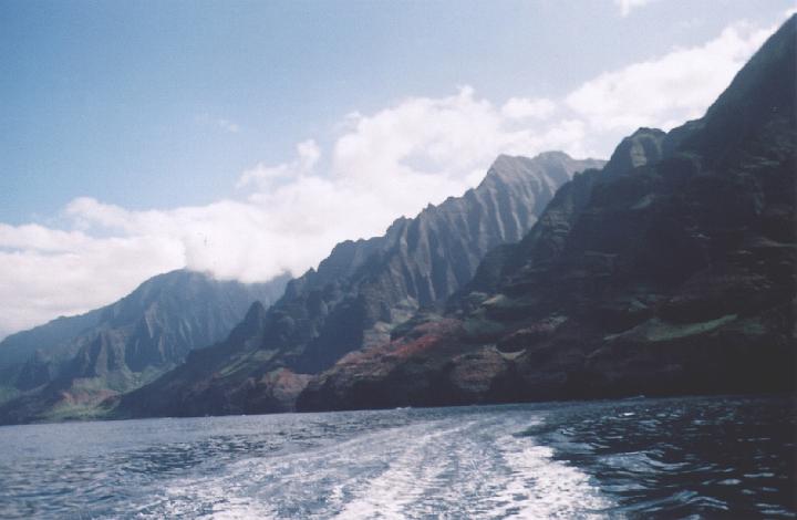 h034.jpg - The majestic cliffs of Kauai.