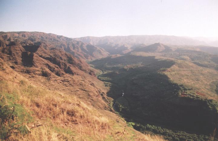 h045.jpg - Waimea Canyon as seen from the beginning of the 19 mile Waimea Canyon Drive.