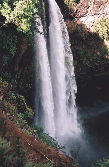 h073.jpg - Wailua Falls on Kauai