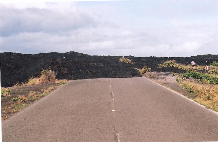 h092.jpg - A lava flow blocking the Chain of Craters Road.