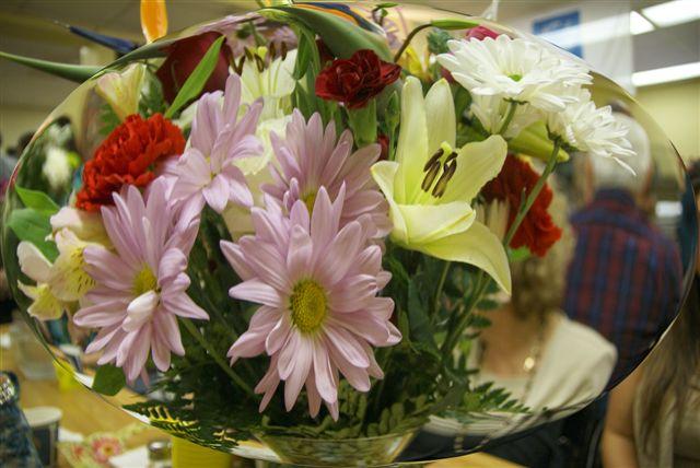 m015.jpg - Flowers for the birthday girl.