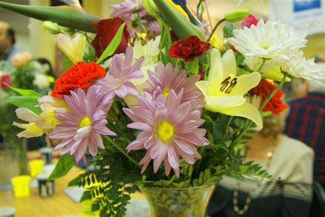 m017.jpg - Flowers to celebrate your Birthday.