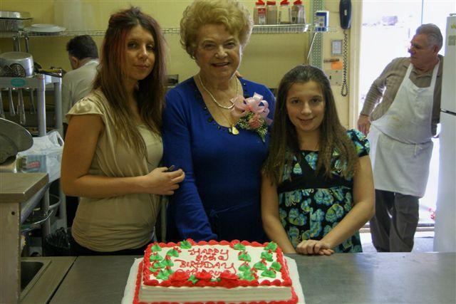 m052.jpg - Cathy, grandma Catherine, and Demi.