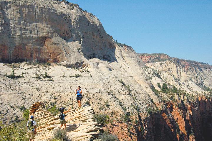 036.jpg - We weren't the only crazy people on this precarious trail. VF