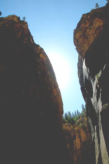 166.jpg - A glimpse of the blue sky through the canyon. VF