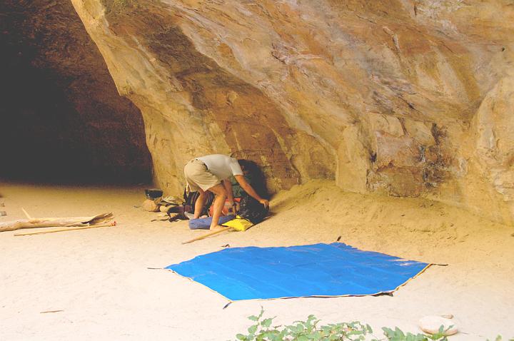 174.jpg - Setting up camp at a higher elevation to avoid any flash floods. VF